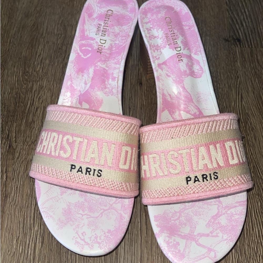 Sandals - Picture 3 of 4